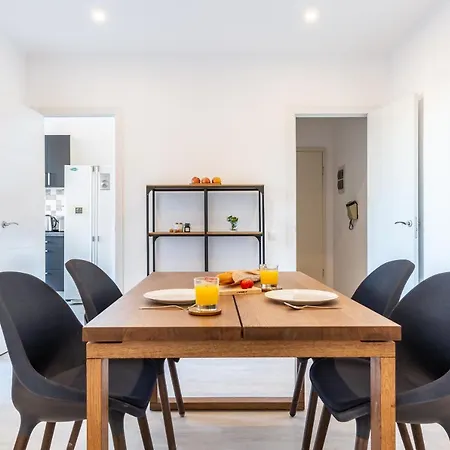 Apartment 3Br - 2Bh Sunny And Spacious Apartment 10 Min Walk From Beach