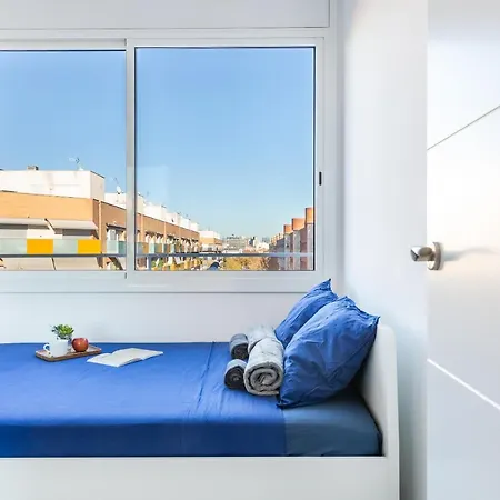 3Br - 2Bh Sunny And Spacious Apartment 10 Min Walk From Beach Barcelona