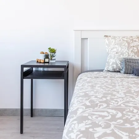 3Br - 2Bh Sunny And Spacious Apartment 10 Min Walk From Beach Barcelona
