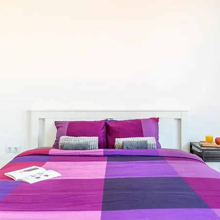 3Br - 2Bh Sunny And Spacious Apartment 10 Min Walk From Beach Barcelona