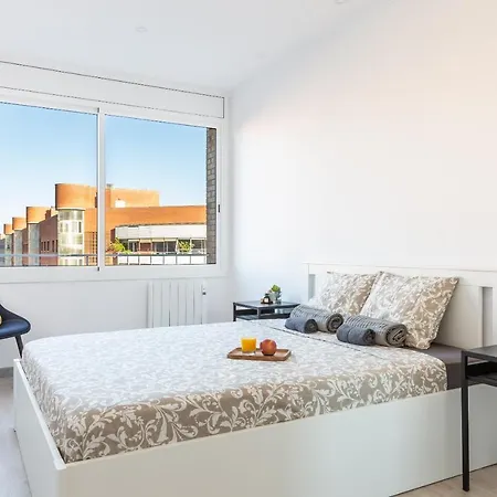 Apartment 3Br - 2Bh Sunny And Spacious Apartment 10 Min Walk From Beach *