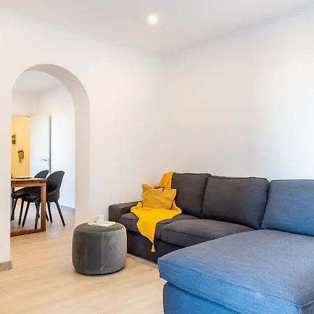 Apartment 3Br - 2Bh Sunny And Spacious Apartment 10 Min Walk From Beach