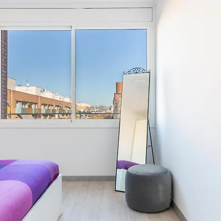 3Br - 2Bh Sunny And Spacious Apartment 10 Min Walk From Beach Apartment Barcelona