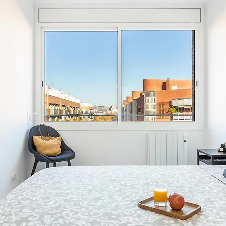 3Br - 2Bh Sunny And Spacious Apartment 10 Min Walk From Beach Apartment Barcelona